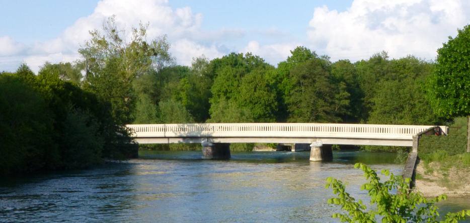 The current bridge over the Aube in Arcis