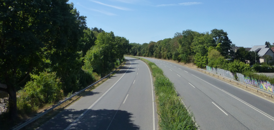 La grande route entre Gelnhausen et Hanau