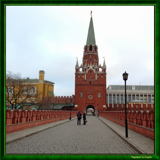 La  tour Troitskaya du Kremlin à Moscou
